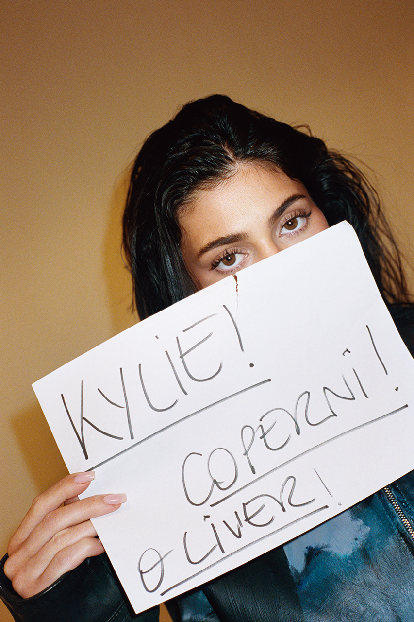 Белая и пушистая: Кайли Дженнер в модной кампании Coperni