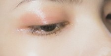 ELLE рекомендует: 5 действенных гелей для кожи вокруг глаз