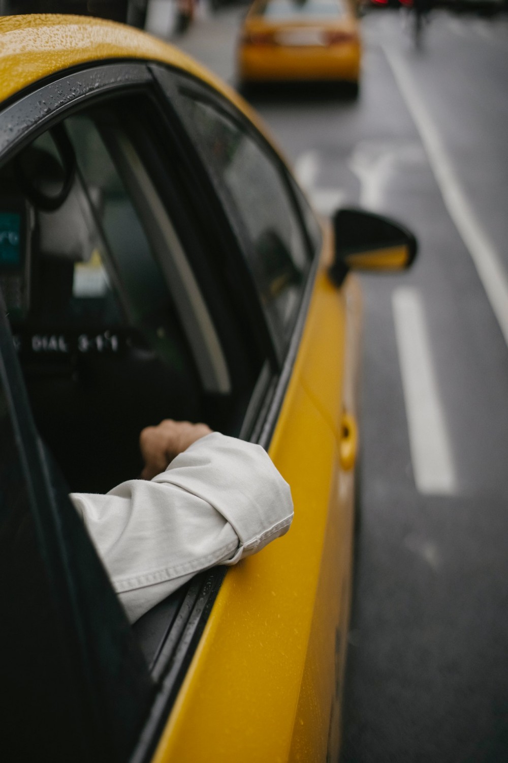 арассмент в такси: как обезопасить себя во время поездки