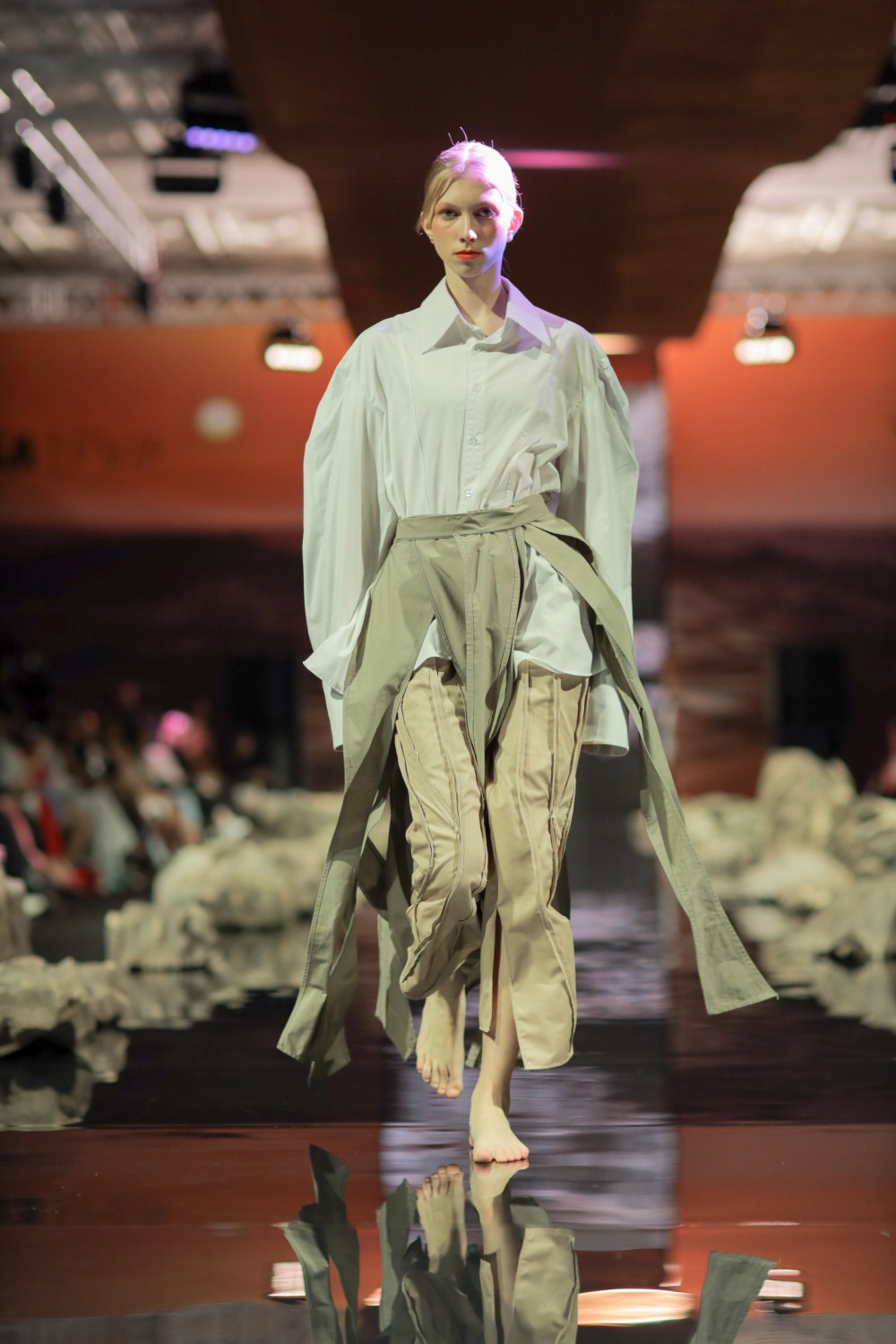 Платье мечты, номадизм и mermaidcore: как прошел первый день показов Visa Fashion Week Almaty 