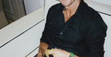Криштиану Роналду подарили часы за 115 тысяч долларов с его собственным портретом 