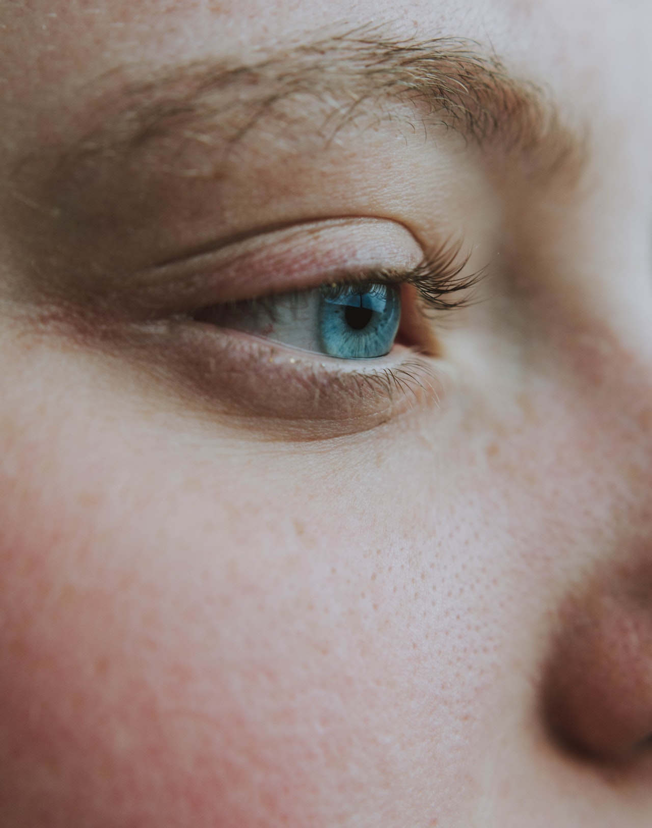 Влияет ли плохое зрение на появление морщин?