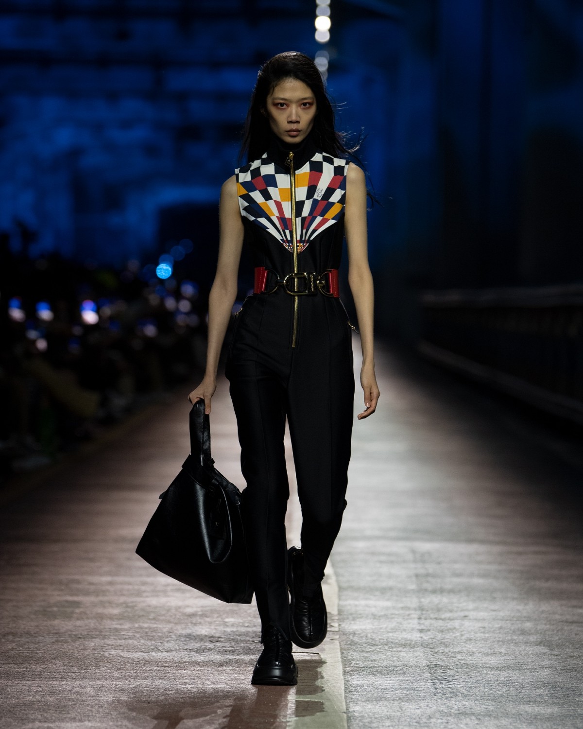 показ Louis Vuitton Pre-Fall 2023 в Сеуле