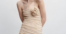 ELLE рекомендует: 10 стильных платьев для романтического свидания
