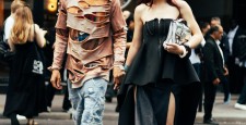 Прозрачные топы, total-black и низкая посадка в стритстайл-хронике мужской Недели моды в Париже