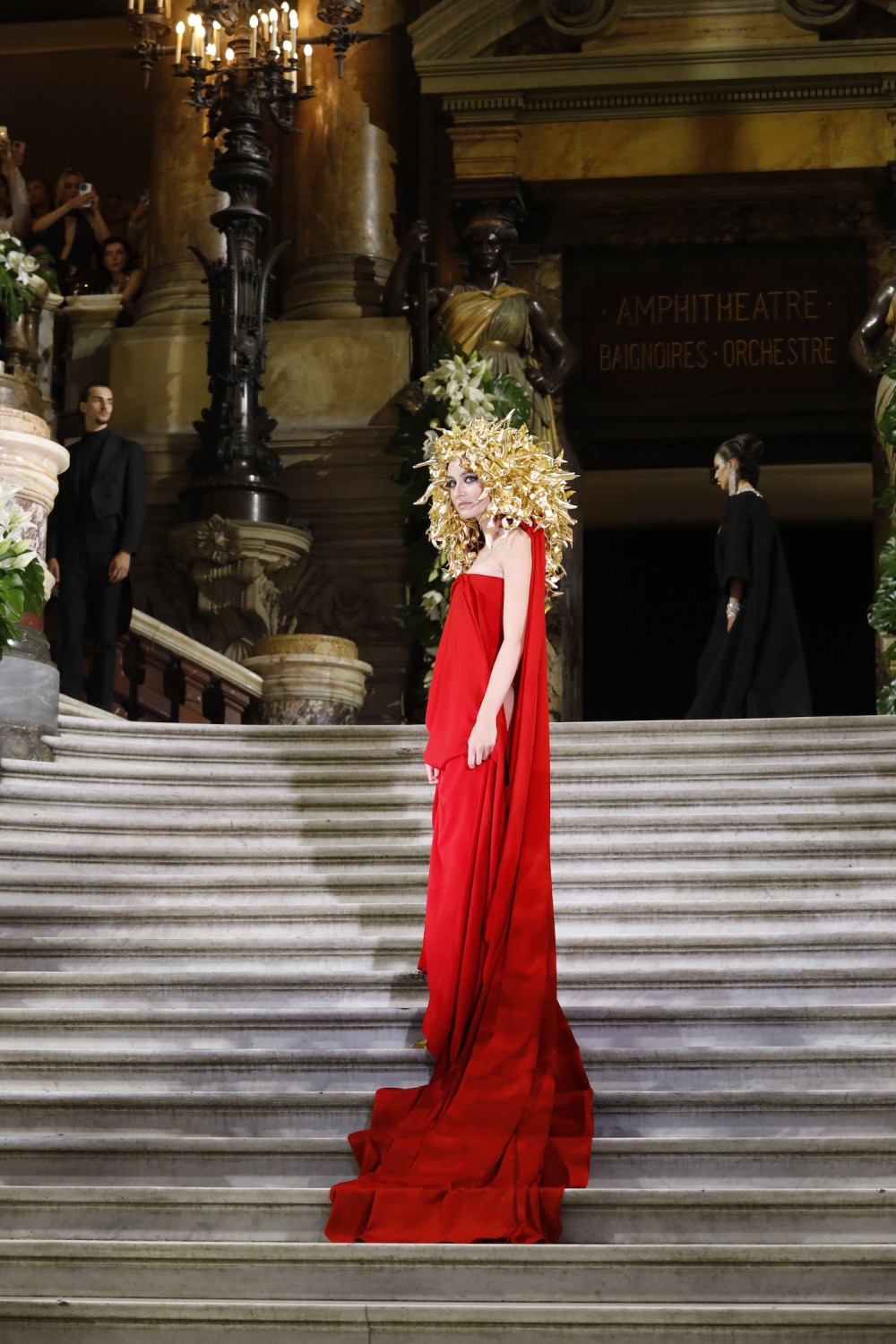 Вдохновение Анри Матиссом, шампанское в руках и опера на Неделе Haute Couture