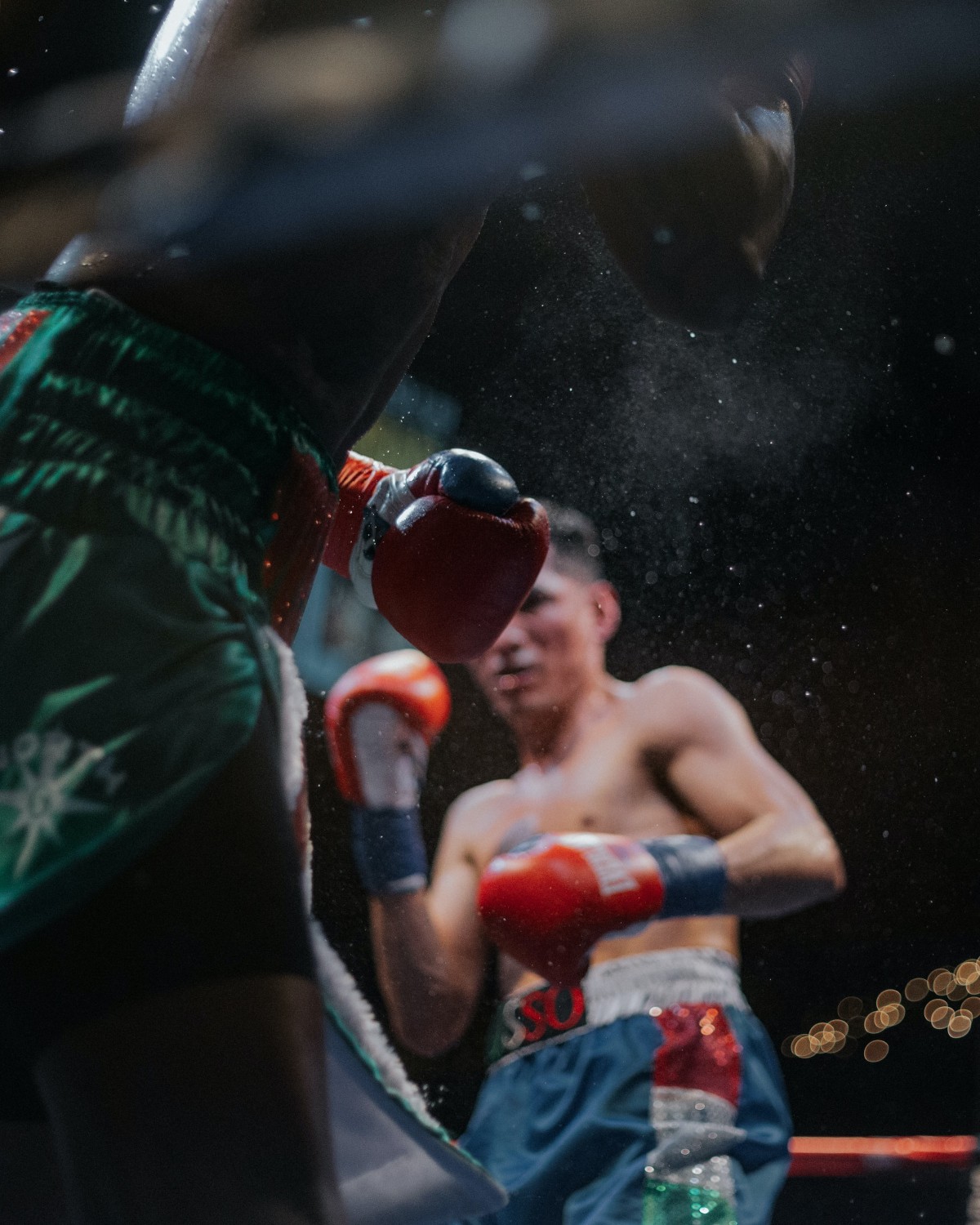 В Таиланде прошел первый в мире турнир по боксу среди накуренных спортсменов