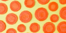 Морковная диета — новый TikTok-тренд, который придает золотистый оттенок коже. Есть одно «но»