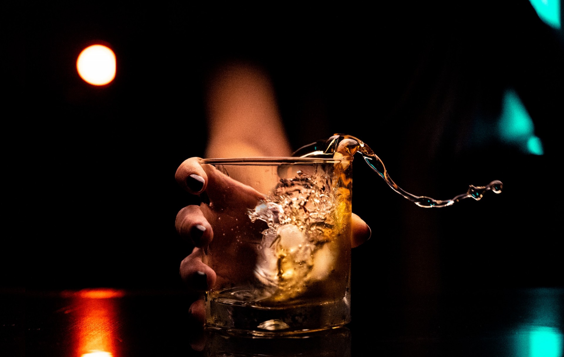 Ученые изобрели аналог алкоголя, который не вызывает похмелье