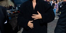 Дилан Спроус, total-black и обилие денима в стритстайле Недели моды в Париже