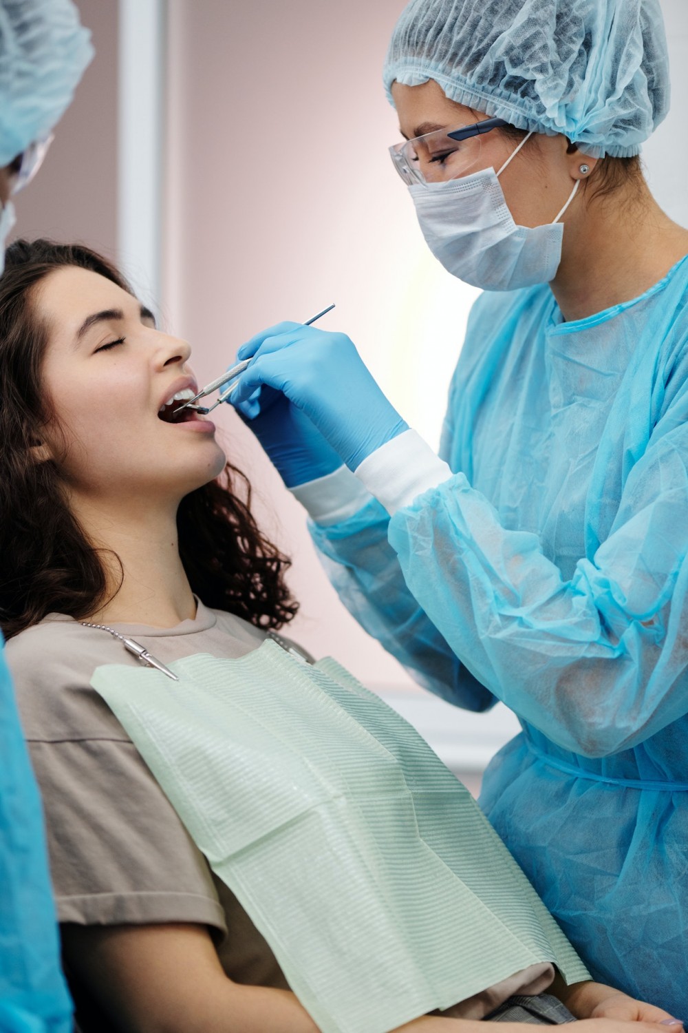 3 стоматологические процедуры, которые необходимо делать регулярно