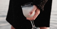 Чем опасен трендовый TikTok-коктейль с молоком и вином?