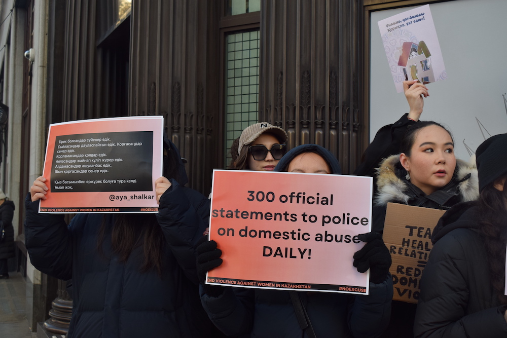 Как прошел мирный протест против насилия, организованный казахстанцами в Лондоне?