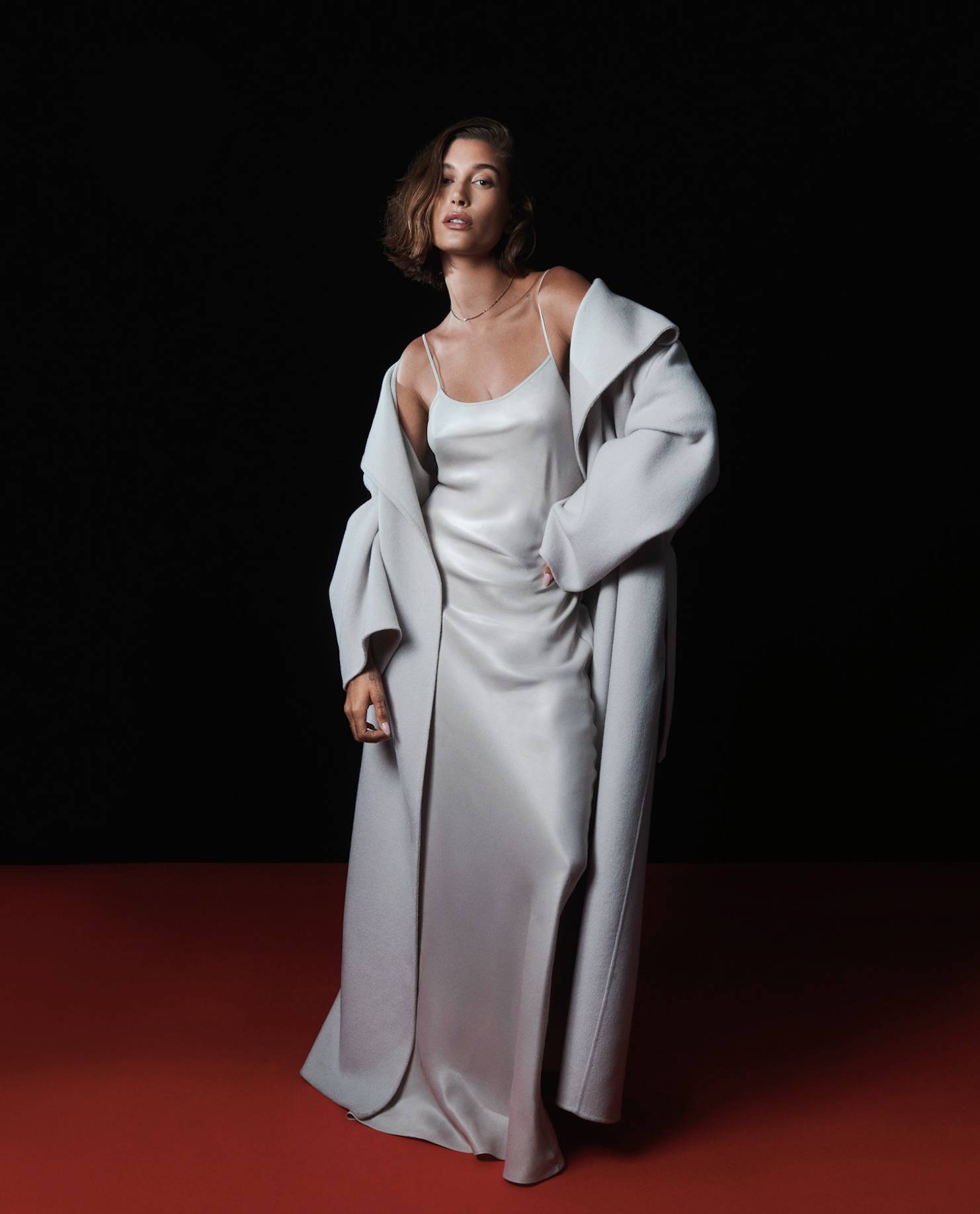 Хейли Бибер показывает самое модное платье сезона в новом кампейне Calvin Klein 