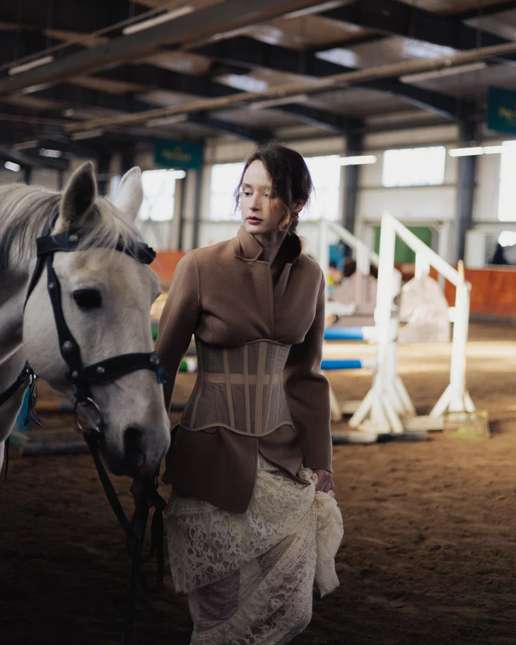 Лошадь и олень: эксклюзивная съемка для ELLE Kazakhstan