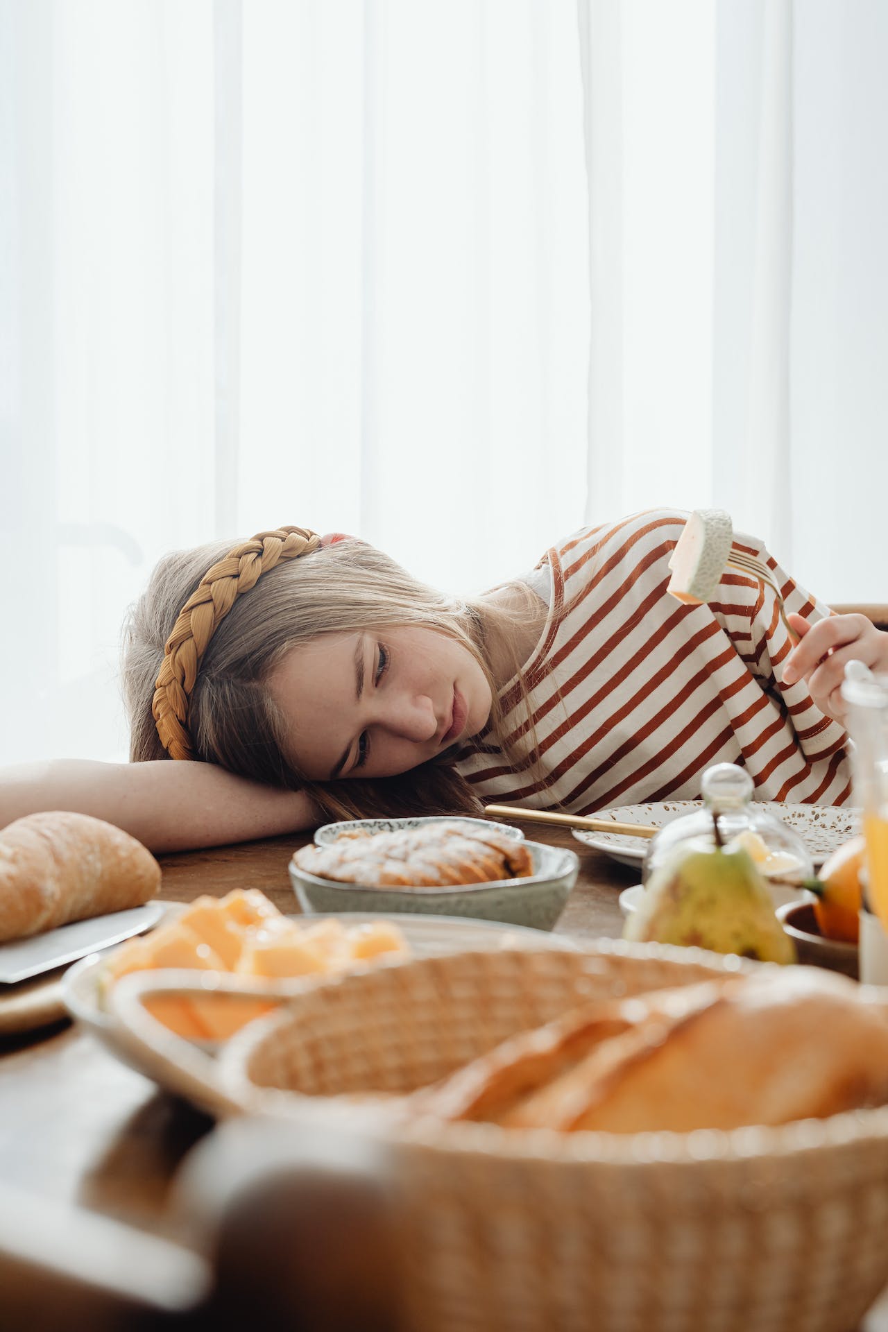 Компульсивное переедание. Компульсивное переедание картины. Нет аппетита. Eating Disorders.