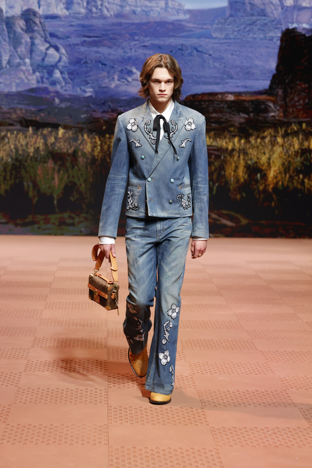 Wild Wild West показ Louis Vuitton FW 2024