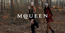 Страшно красиво: новый креативный директор Alexander McQueen поделился первыми кадрами дебютной коллекции