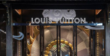 Эмма Стоун взяла интервью у креативного директора Louis Vuitton 