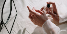 8 распространенных ошибок, которые мы совершаем при использовании парфюма, и как их исправить