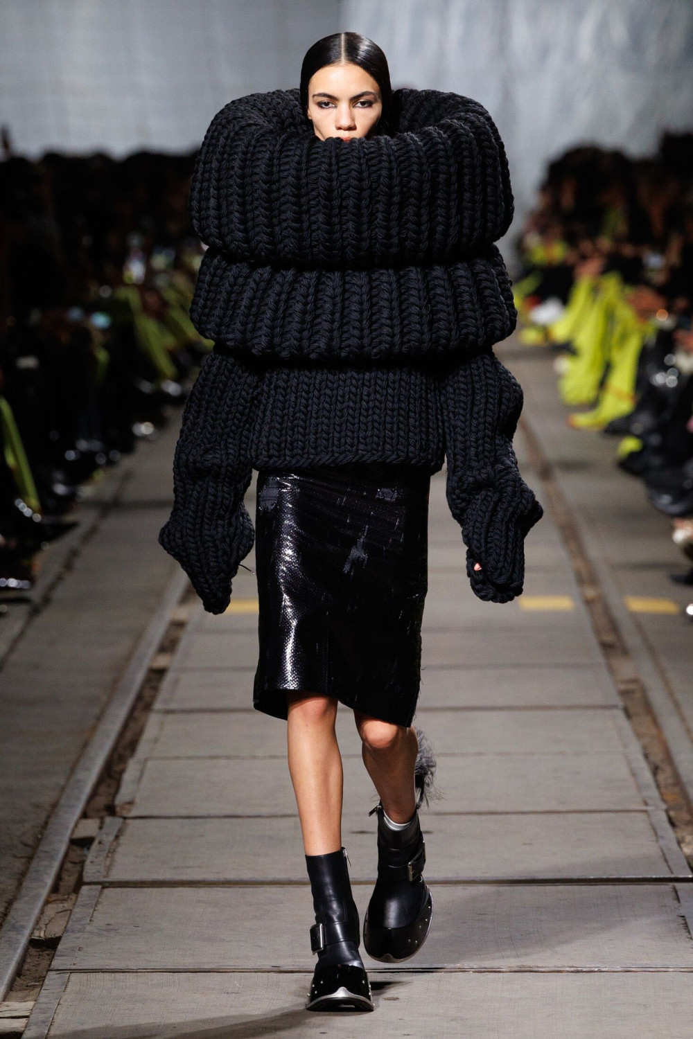 Неделя моды AW 2024 Ann Demeulemeester Alexander McQueen