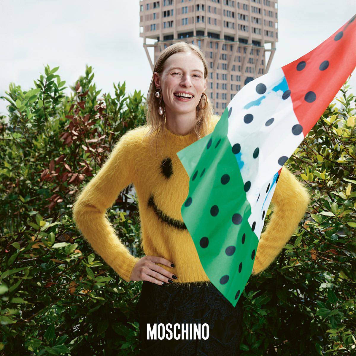 Адриан Аппиолаза кампейн Moschino 