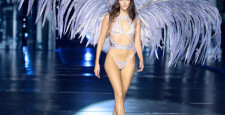 На расстоянии: как Леонардо ДиКаприо поддержал Витторию Черетти на шоу Victoria’s Secret?