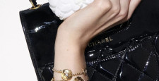 Поддельные билеты на показ Chanel: аресты и важное предостережение для брендов 